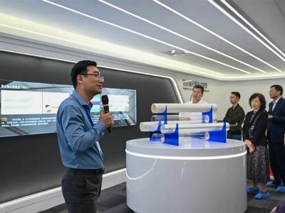 江苏省建材行业协会理事长一行莅临PA旗舰厅官网集团参观考察